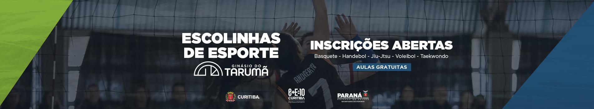 banner com as informações escolinhas de esporte ginásio do tarumã, inscrições abertas. No fundo tem uma foto de uma equipe feminina de vôlei