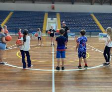 Escolinha de Esporte: Basquetebol