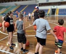 Escolinha de Esporte: Basquetebol