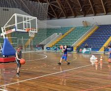 Escolinha de Esporte: Basquetebol