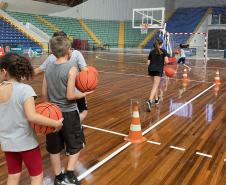 Escolinha de Esporte: Basquetebol