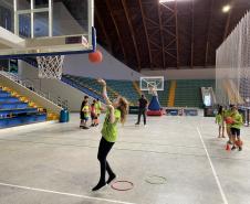 Escolinha de Esporte: Basquetebol