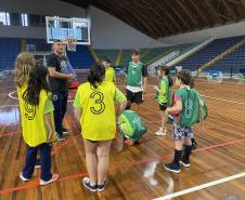 Escolinha de Esporte: Basquetebol