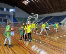 Escolinha de Esporte: Basquetebol