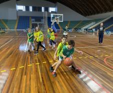 Escolinha de Esporte: Basquetebol
