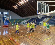 Escolinha de Esporte: Basquetebol