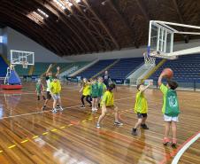 Escolinha de Esporte: Basquetebol