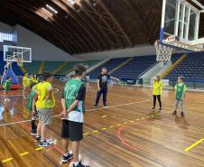 Escolinha de Esporte: Basquetebol