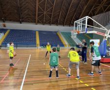 Escolinha de Esporte: Basquetebol