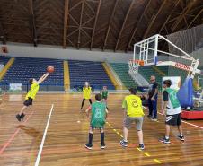 Escolinha de Esporte: Basquetebol