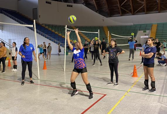 Escolinha de Voleibol AABB 