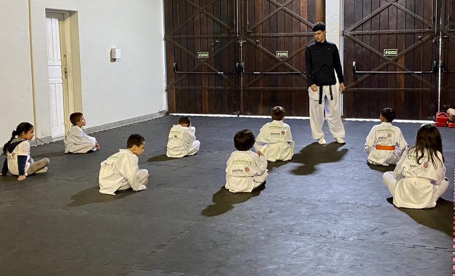 treino da equipe do projeto taekwondo para todos