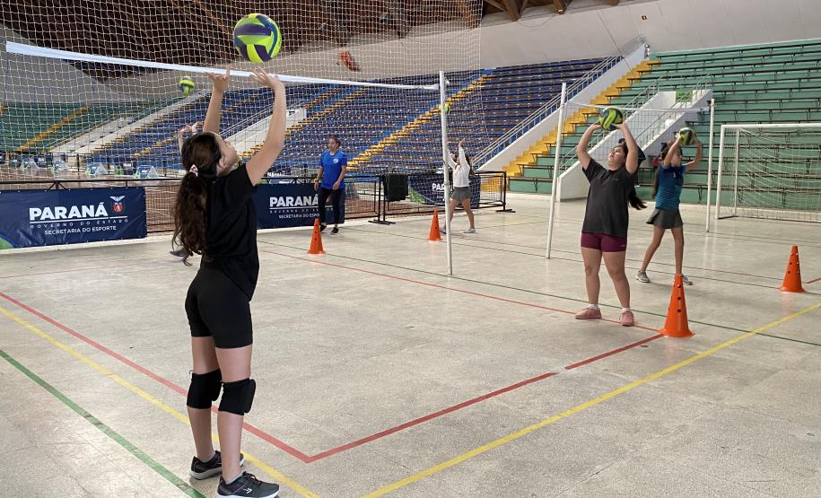 Escolinha de Voleibol AABB