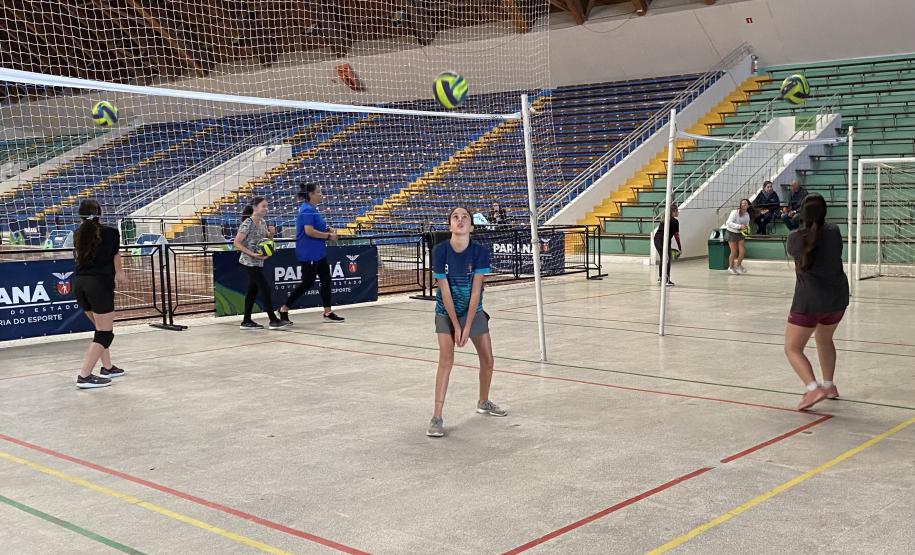 Escolinha de Voleibol AABB