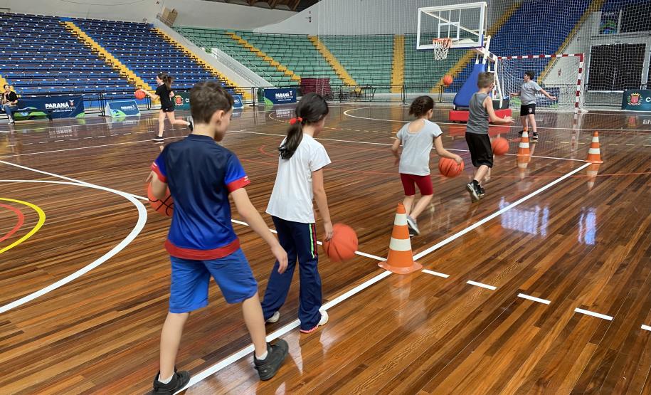 Escolinha de Esporte: Basquetebol