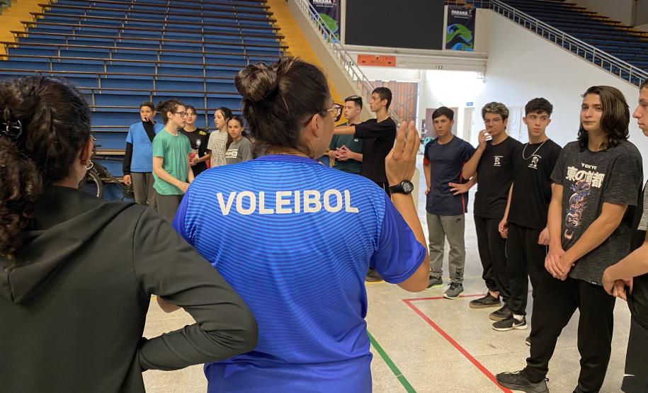 Escolinha de Voleibol AABB