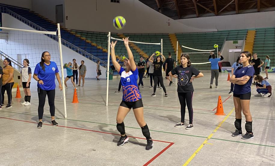 Escolinha de Voleibol AABB
