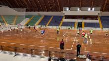 vídeo mostra uma breve tomada do treino de futsal da equipe do projeto social maestro da bola